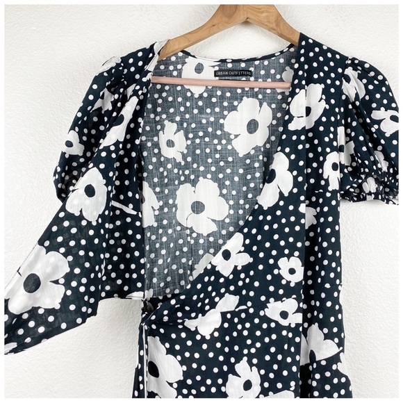 Urban Outfitters Jocelyn Black Floral Wrap Dress Size Small - Picture 11 of 13